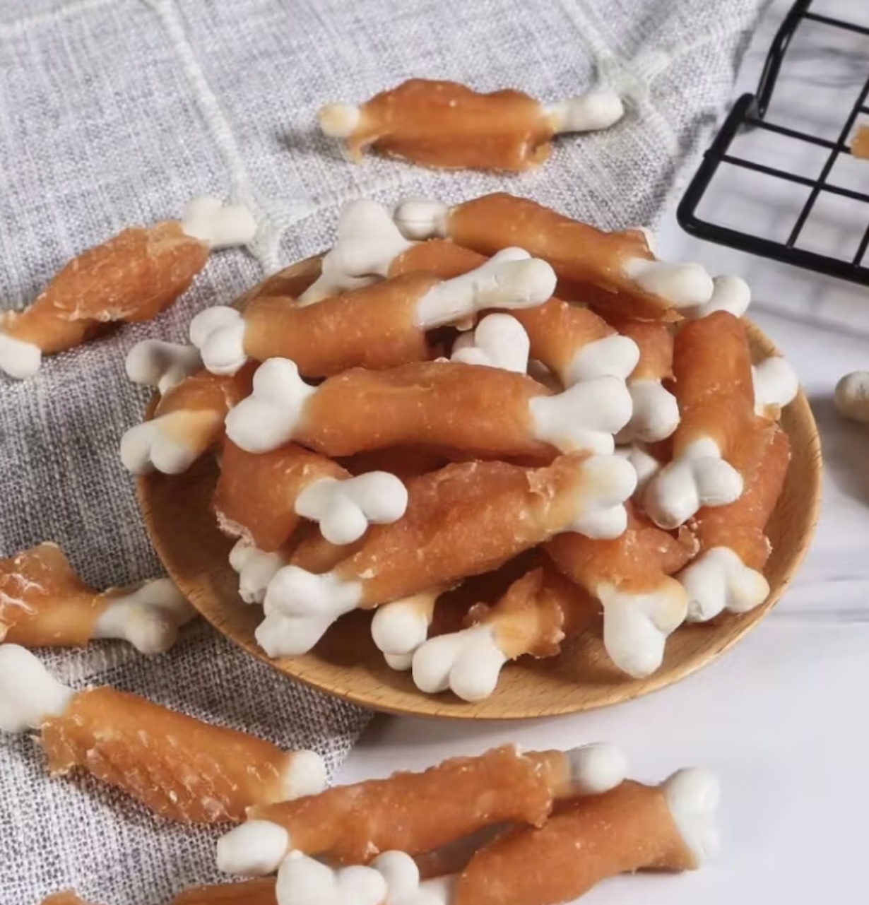 Bánh ăn vặt hình khúc xương